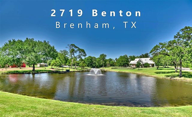 2719 Benton Dr, Brenham, TX 77833