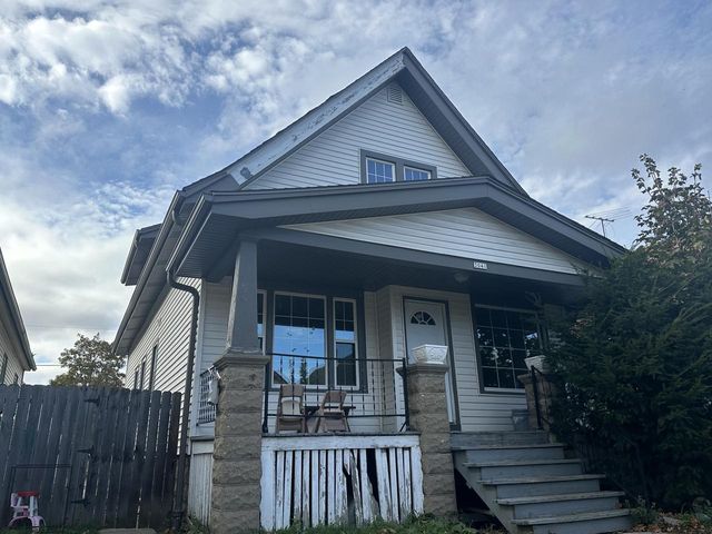 3041 South 9th PLACE, Milwaukee, WI 53215