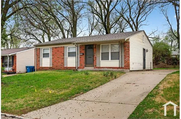 10216 Royal Dr, Saint Louis, MO 63136