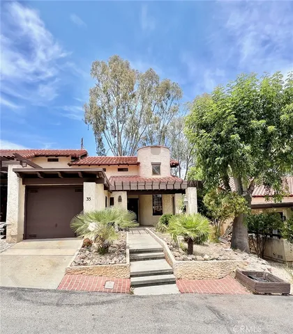 35 Cabrillo Dr, Avalon, CA 90704