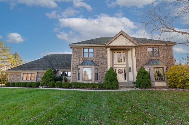 2715 West Country Club DRIVE, Mequon, WI 53092