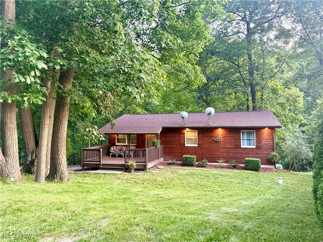 415 Middle Run Rd, Chester, WV 26034