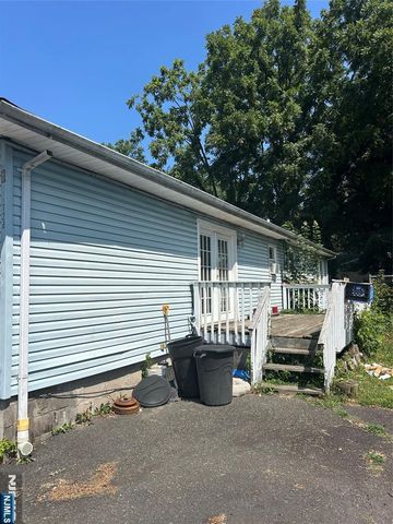 128 Grove St, Mahwah, NJ 07430