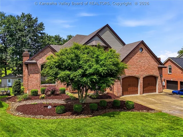39 Cedar Dr, Hurricane, WV 25526