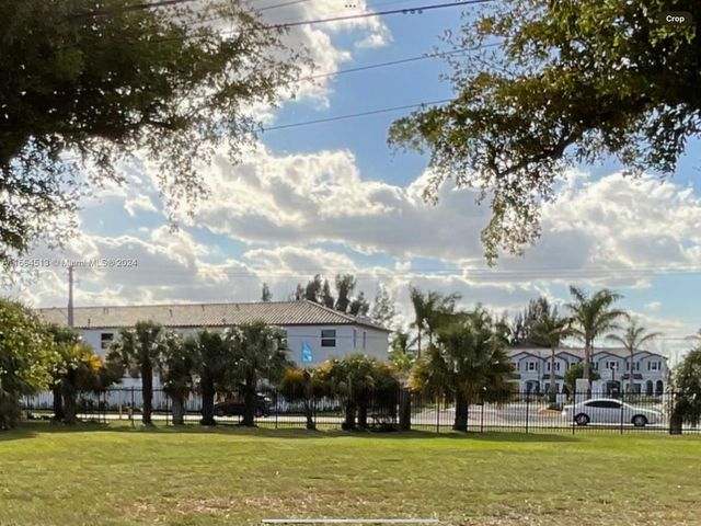 2820 NW 55th Ave #2D, Fort Lauderdale, FL 33313