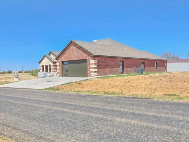 406 W  11th St, Amherst, TX 79312