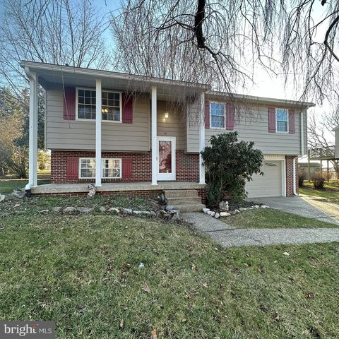 86 Roosevelt Arms Ct, Chambersburg, PA 17201