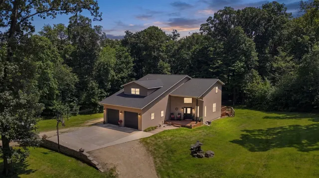 1884 W  Timber Dr, Platteville, WI 53818