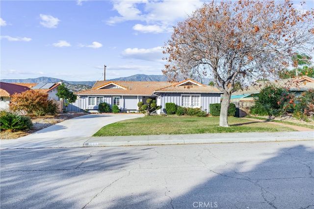 273 Wagner Dr, Claremont, CA 91711