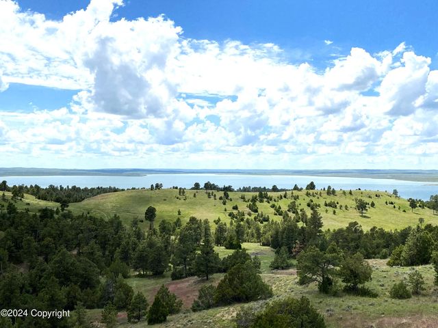 111 Lakeview Dr, Pine Haven, WY 82721