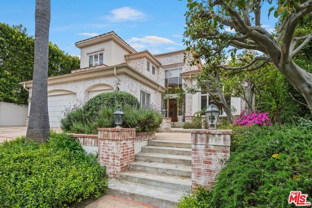 1618 Chastain Pkwy E, Pacific Palisades, CA 90272