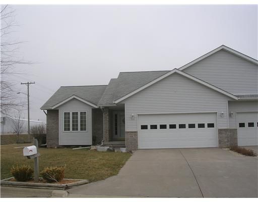 100 Country View Dr, Mechanicsville, IA 52306