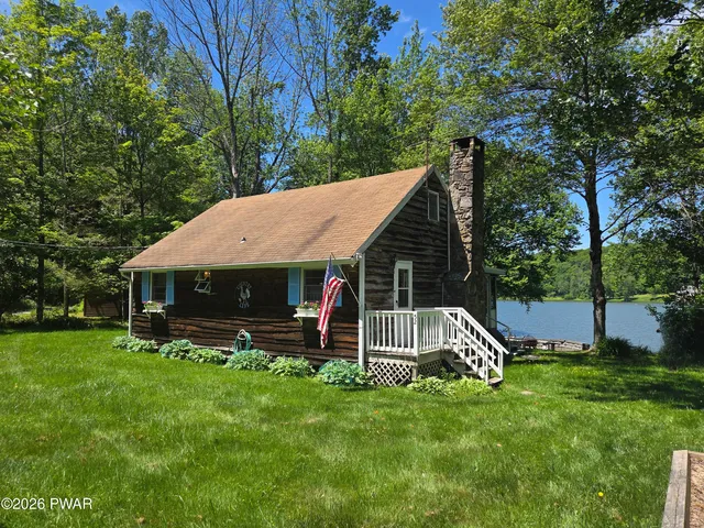 52 S  Shore Rd, Pleasant Mount, PA 18453