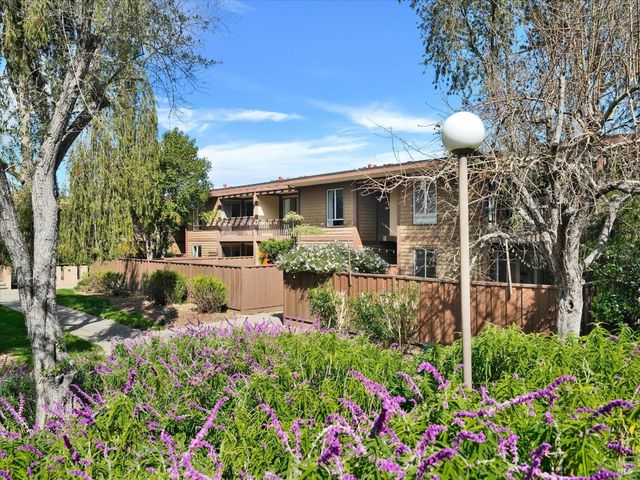 38 Surrey Ln, San Rafael, CA 94903