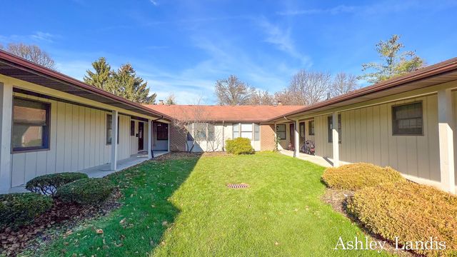 260 Bona Vista Dr NW, Grand Rapids, MI 49504