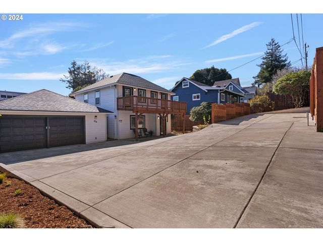 834 S  11th St, Coos Bay, OR 97420