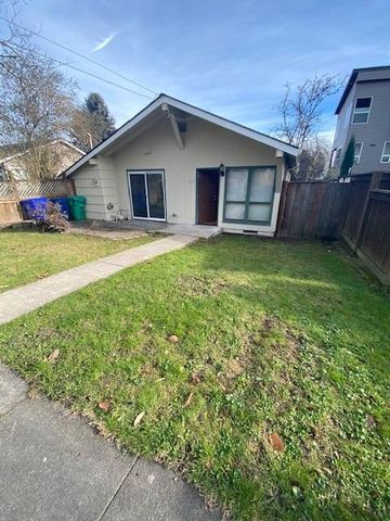 6216 S  Kelly Ave, Portland, OR 97239