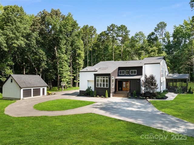 202 Walden Ln, Matthews, NC 28104