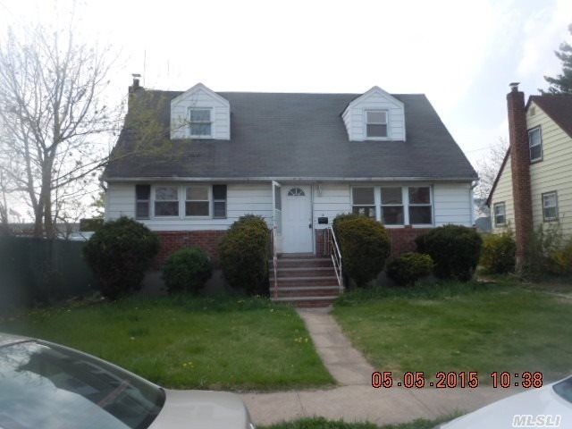 14 N  Montague St, Valley Stream, NY 11580