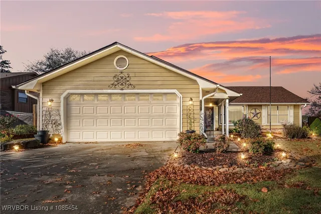 1507 N  9th St, Van Buren, AR 72956