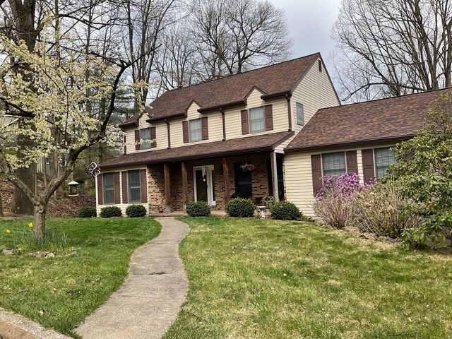 1541 Woodhaven Dr, Hummelstown, PA 17036