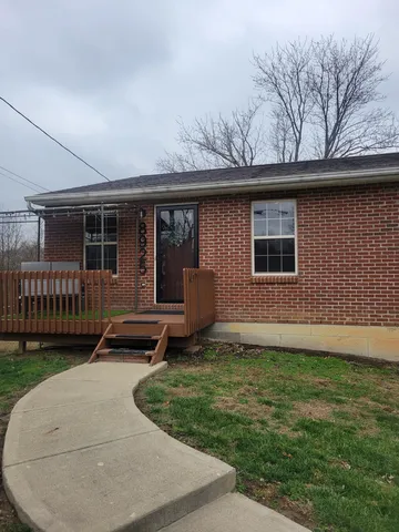 8925 Pippin Rd, Cincinnati, OH 45251