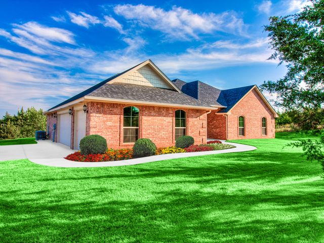 GALLATIN Plan in Falcon Point Phase 2, McLoud, OK 74851