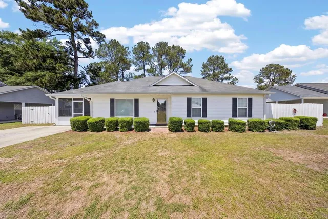 106 Oklahoma Cir, Adel, GA 31620