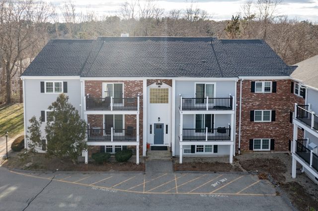 7 Chapel Hill Dr #1, Plymouth, MA 02360