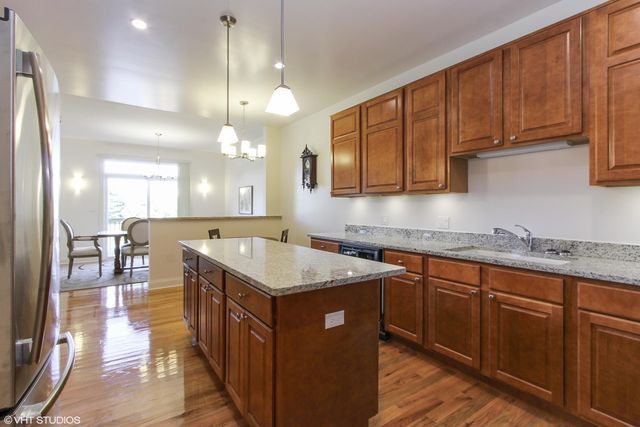 1212 Bradley Cir #300a0b68c, Elgin, IL 60120