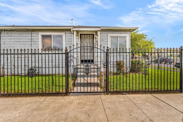 8236 Birch St, Oakland, CA 94621