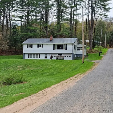 2178 Woodside Dr, Camden, NY 13316