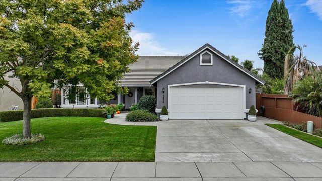 5820 Engstrom Dr, Riverbank, CA 95367