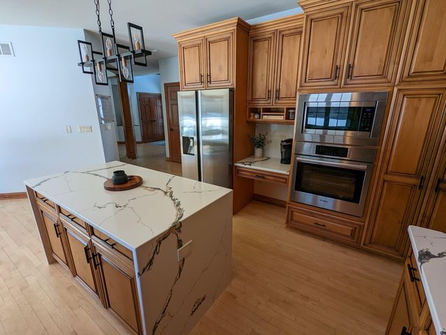 11400 N  Justin Dr, Mequon, WI 53092