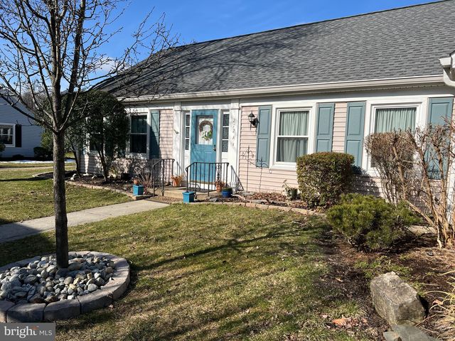 272 Middlebury Ln, Monroe Township, NJ 08831