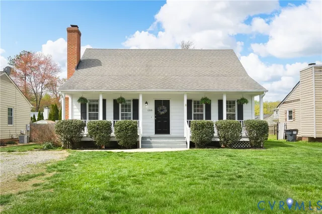 1318 Robindale Rd, North Chesterfield, VA 23235