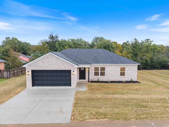 401 Parkway Ave, Morrilton, AR 72110