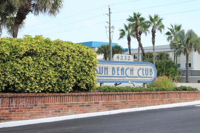 4208 Sun Village Ct, New Smyrna Beach, FL 32169