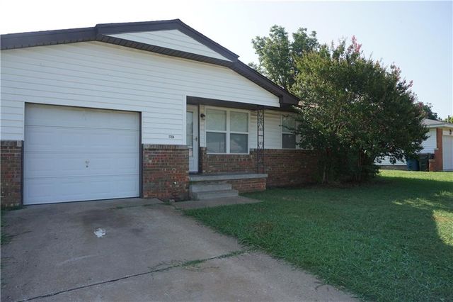 1704 Serenade Dr, Midwest City, OK 73130
