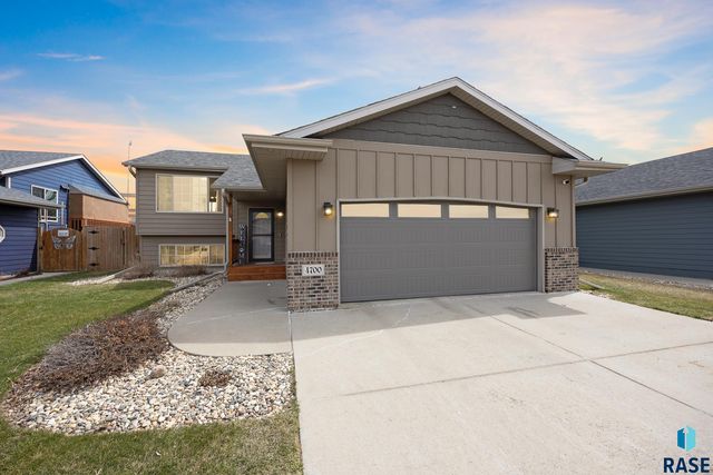 4700 S  Tribbey Trl, Sioux Falls, SD 57106