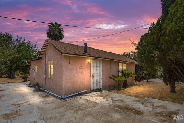11417 Lowe St, Lamont, CA 93241