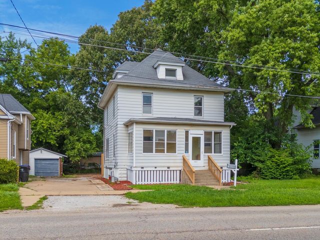 1011 S  Center St, Bloomington, IL 61701