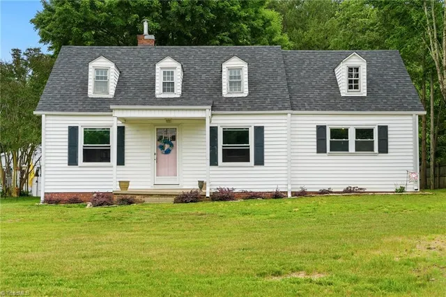 2136 Courtney Huntsville Rd, Yadkinville, NC 27055