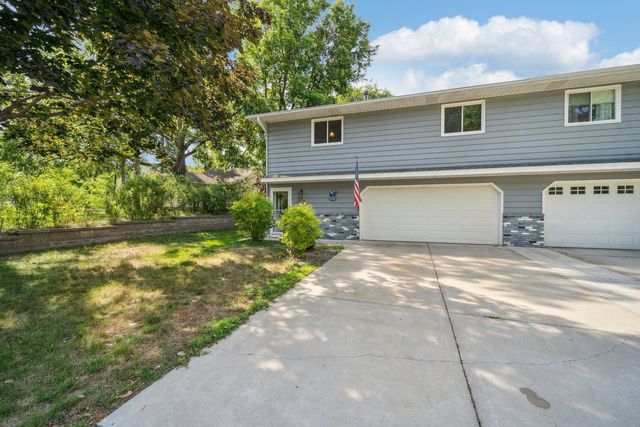 1278 County Road C E, Maplewood, MN 55109