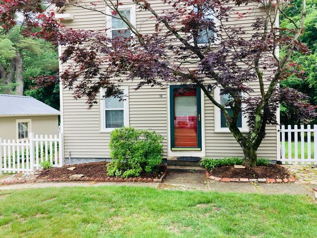 13 Williams St, Pepperell, MA 01463