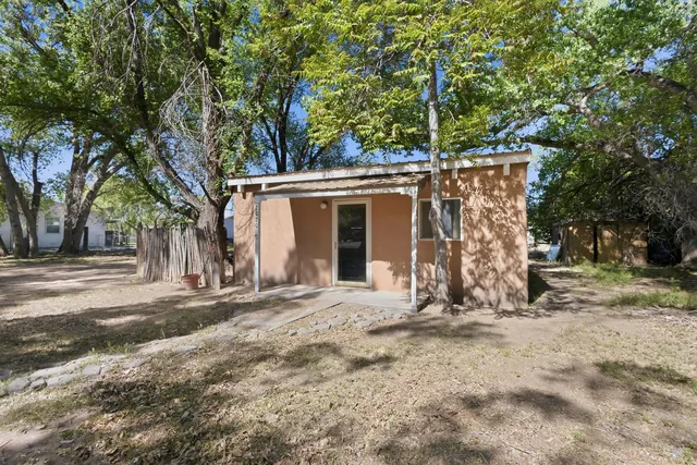 2070 El Dorado Loop, Bosque Farms, NM 87068