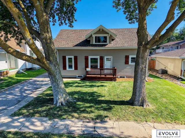 1712 Ella St, Beatrice, NE 68310