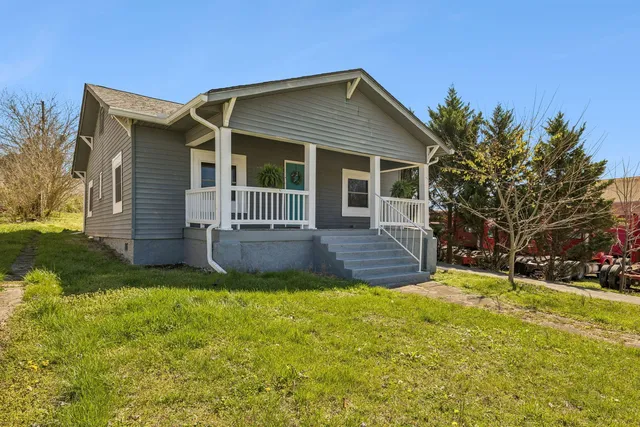527 Washington Ave, Etowah, TN 37331