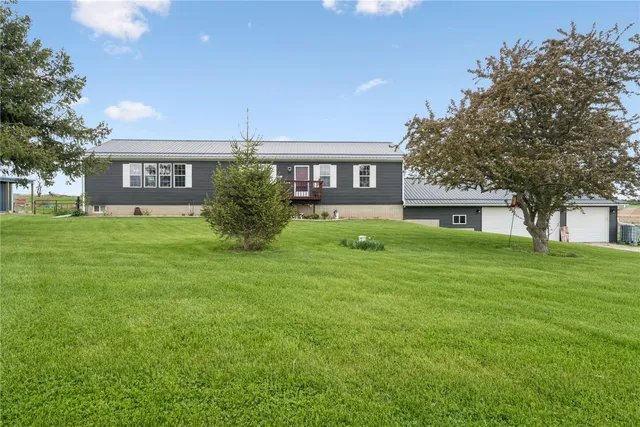6172 33rd Avenue Dr, Shellsburg, IA 52332