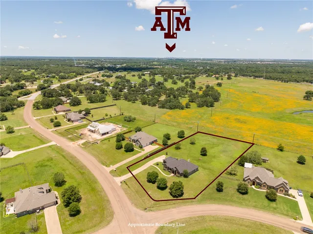 17295 Saddle Creek Dr, College Station, TX 77845